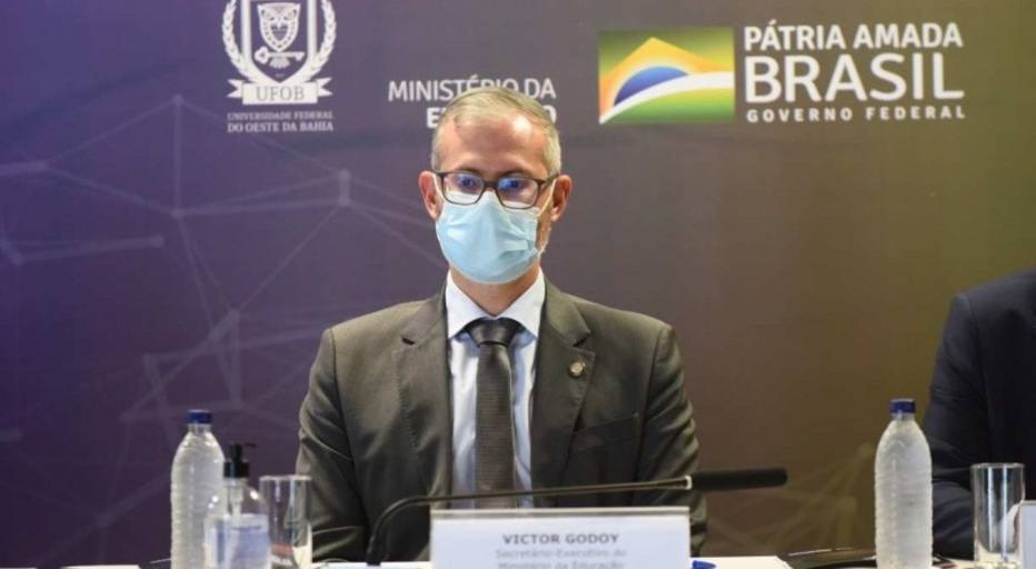 Victor Godoy Veiga foi nomeado pelo presidente Jair Bolsonaro para assumir interinamente o cargo de Ministro da Educação. 
