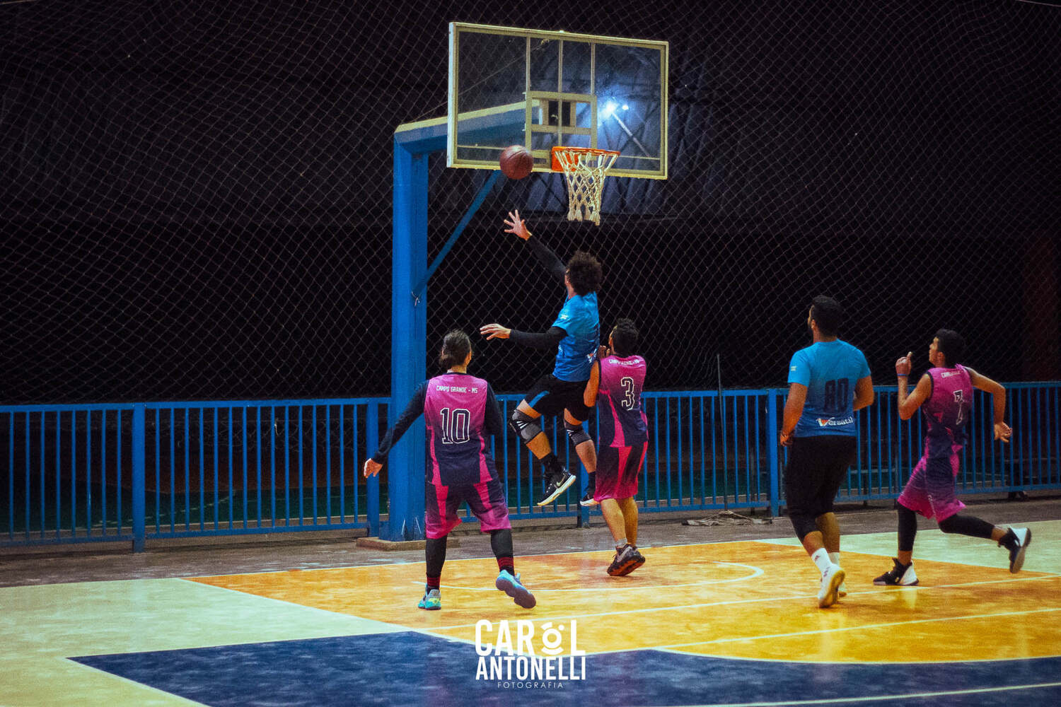 Clube sevilhense conta também com equipe de basquete 
