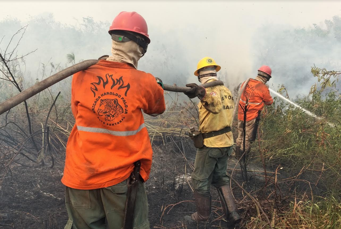 Brigadistas durante o combate aos incêndios no Pantanal