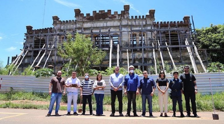 Secretário João César Mattogrosso e diretor-presidente Gustavo Castelo em visita técnica ao Castelinho em janeiro/22.