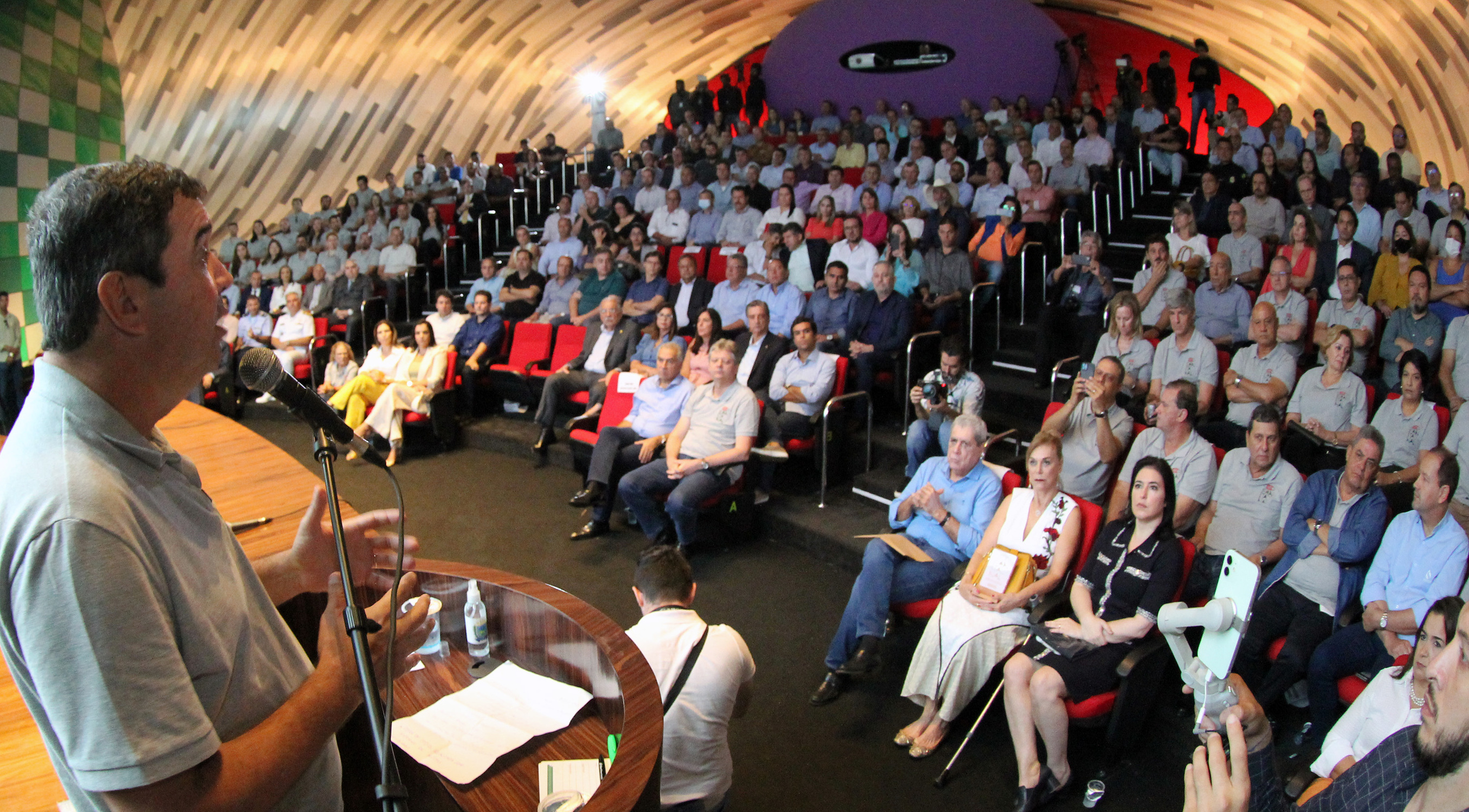 Eduardo Riedel discursando