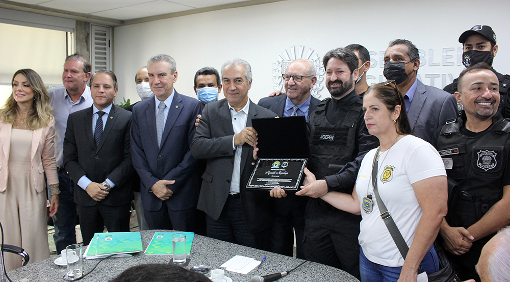 Reinaldo Azambuja foi homenageado pelos policiais penais