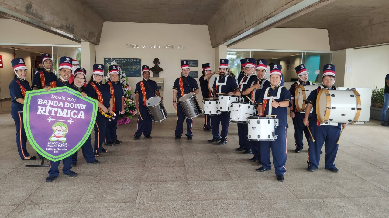 a Banda Down Rítmica da Associação Juliano Varela fará uma breve apresentação.
