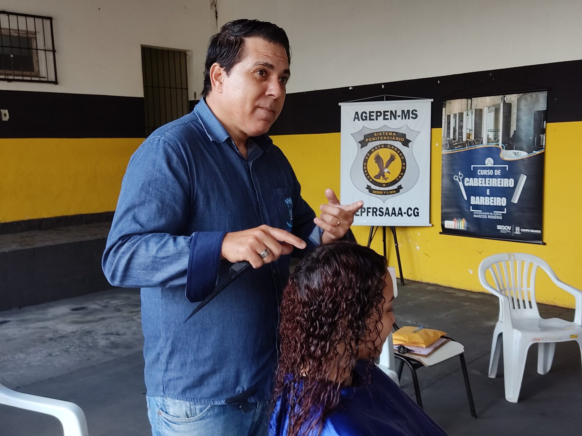 Marcos Rogério destaca que a capacitação abre novas oportunidades às reeducandas.