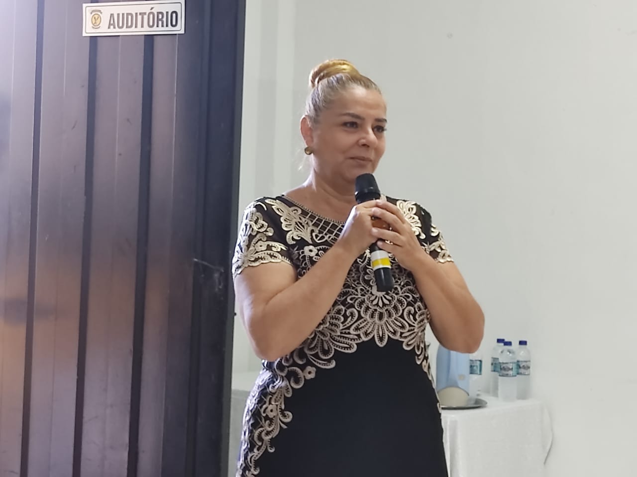 A coreógrafa Suzana Leite ministrará as aulas duas vezes por semana às internas. 