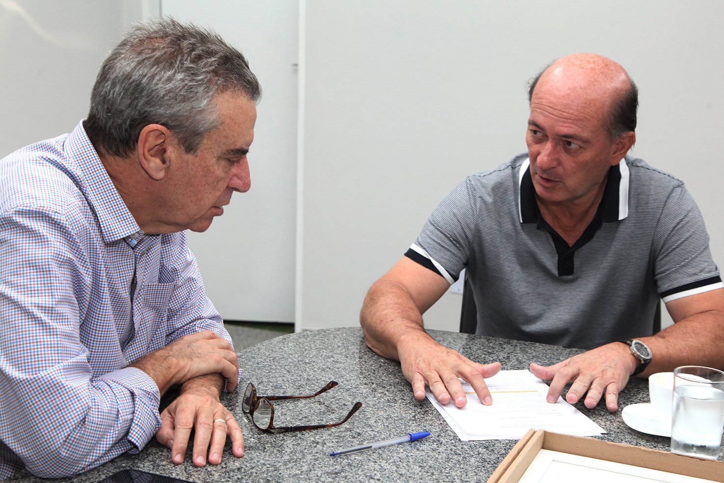 Interlocução do Ministério das Relações Exteriores com a ALEMS: Paulo Corrêa e o ministro João Carlos Parkinson de Castro.