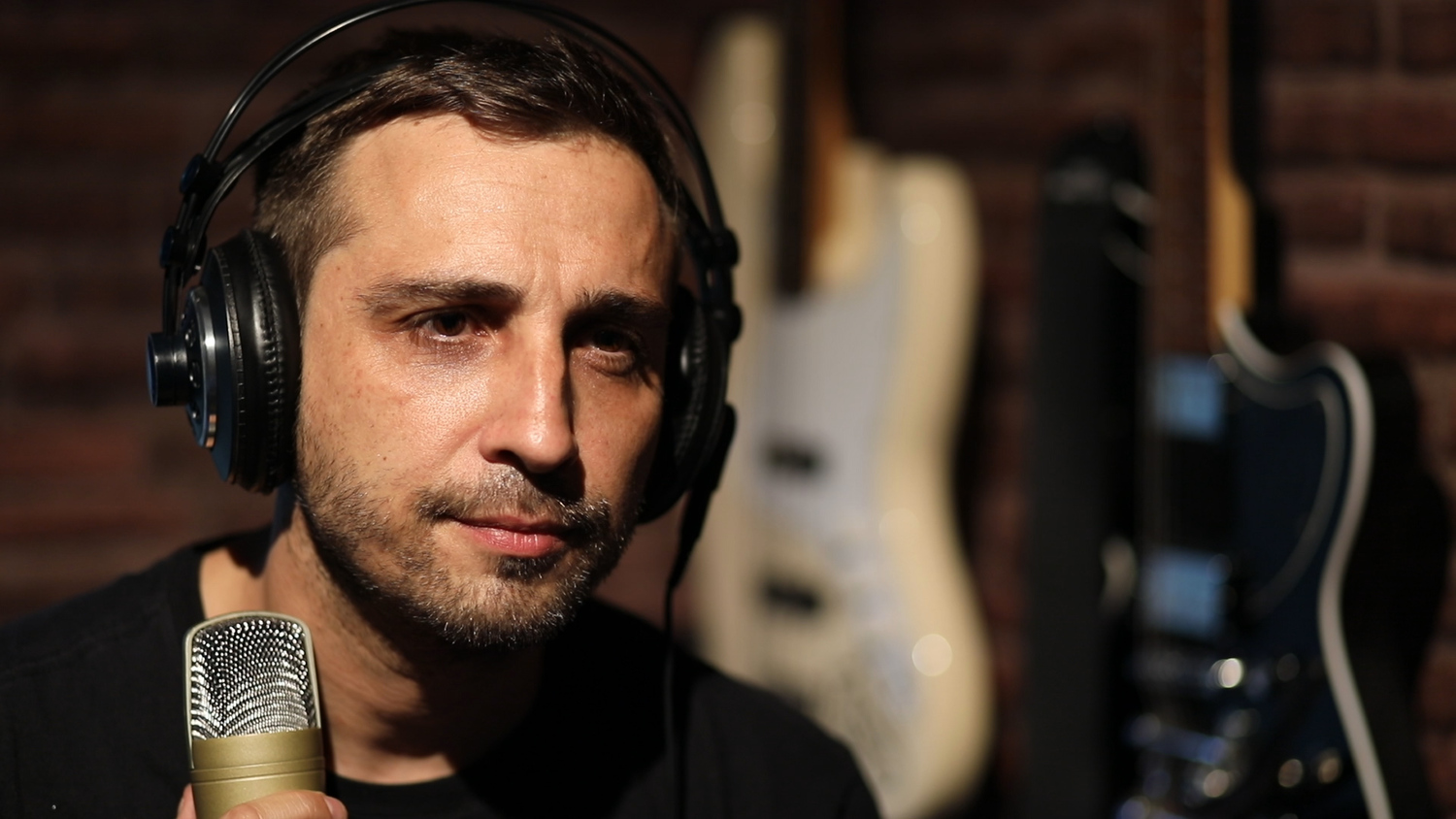 O cantor e compositor Cadu Pereira.
