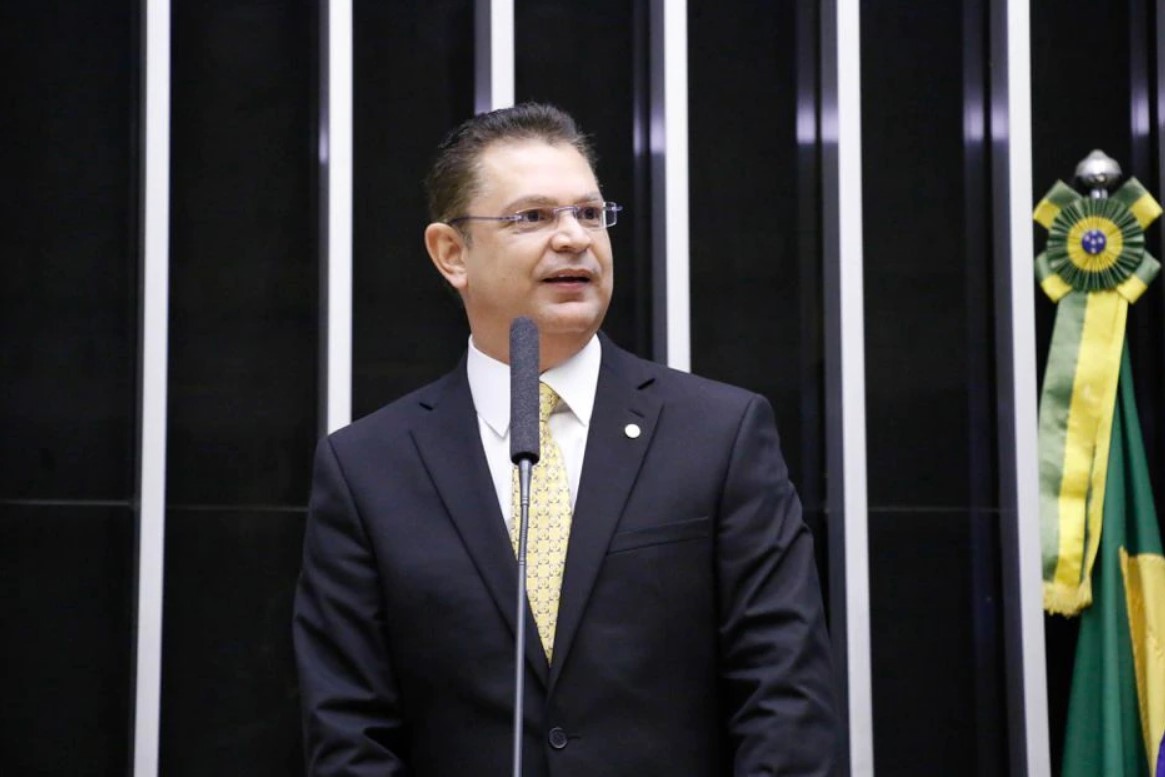 O deputado Sóstenes Cavalcante (PL-RJ) é presidente da bancada evangélica.