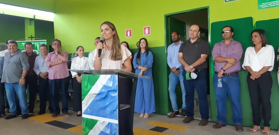 Secretária Municipal de Educação, Cultura, Esporte e Lazer, Thaiz Leite de Andrade.
