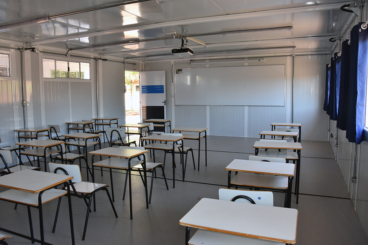 Inicialmente, foram entregues dois contêineres e outros dois serão enviados conforme as demandas do curso.