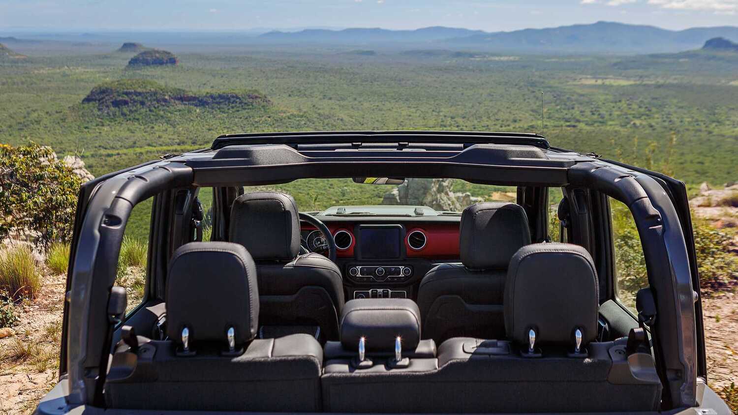 Baseada no Wrangler, a Gladiator quer ser uma picape com proposta diferente dos modelos mais tradicionais do segmento.