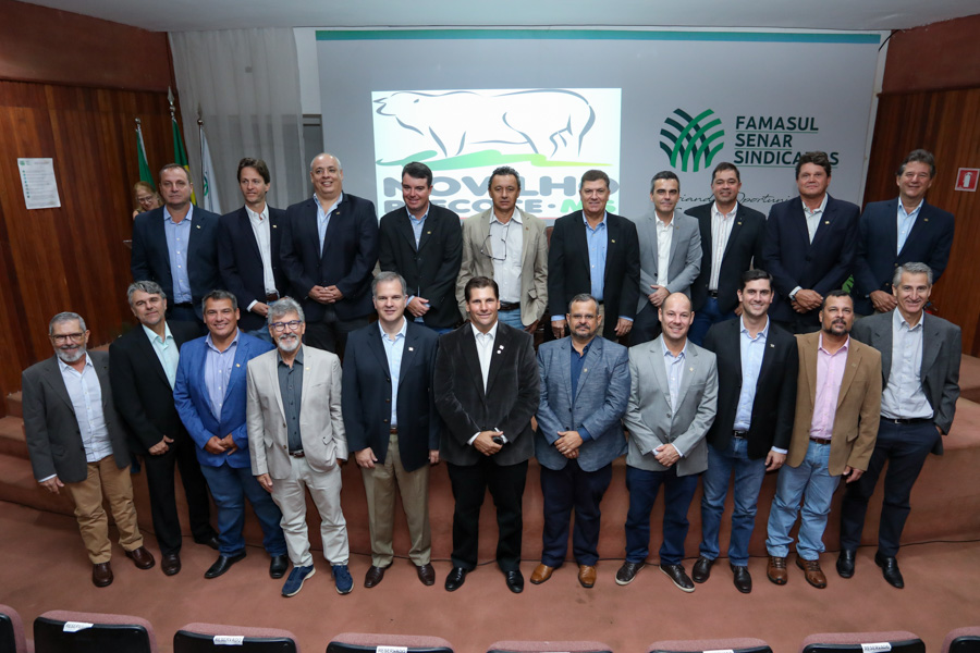 Com auditório lotado, na presença de associados, familiares, lideranças políticas e do agronegócio, parceiros e colaboradores da Novilho Precoce MS foi empossada na última segunda-feira (15), na sede da Famasul a diretoria para o biênio 2022/2024.