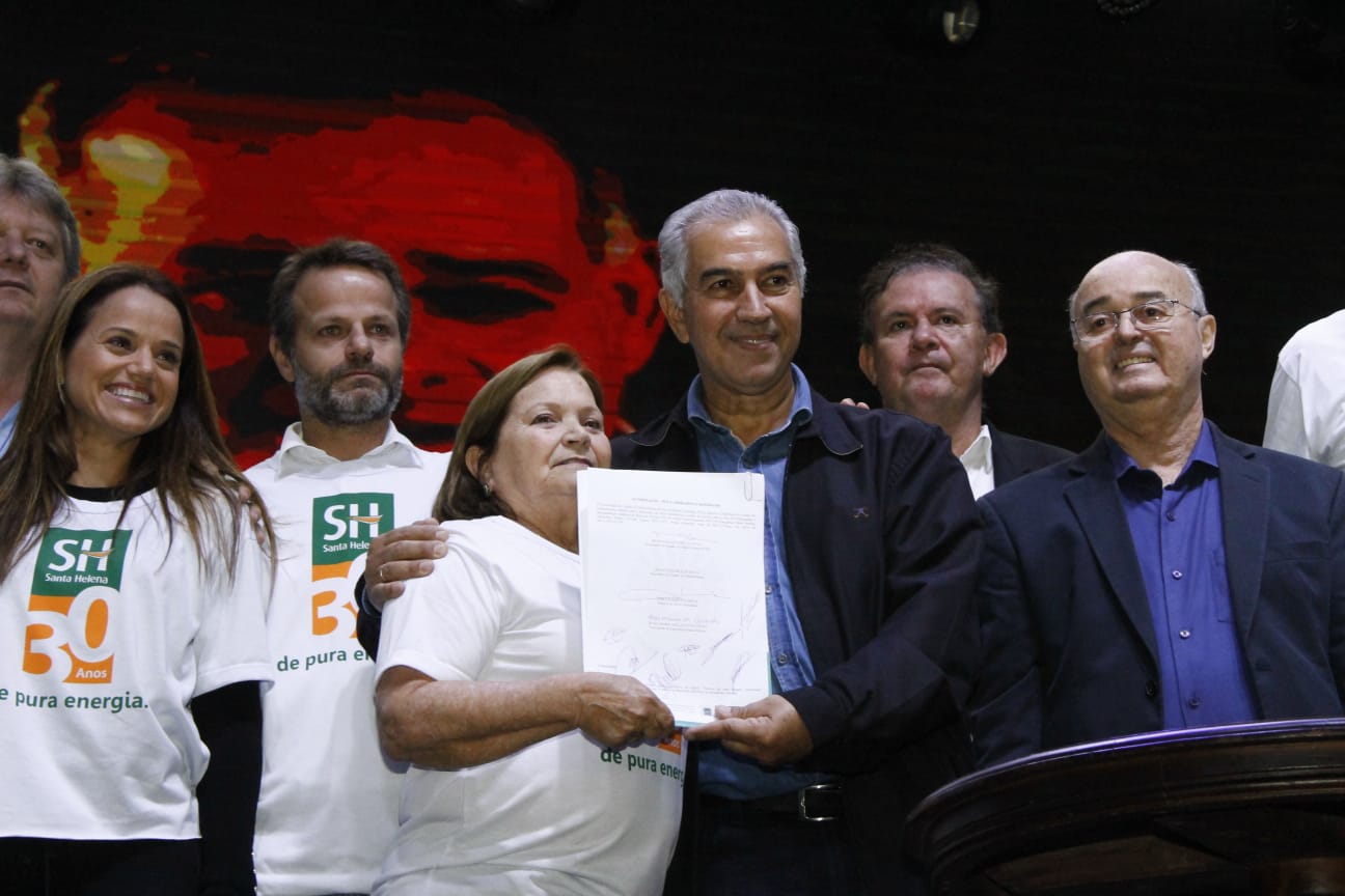 Carol Coutinho, Marcelo Coutinho, Rosa Maria Coutinho, governador Reinaldo Azambuja, Eduardo Rocha e o  prefeito José Gilberto Garcia.