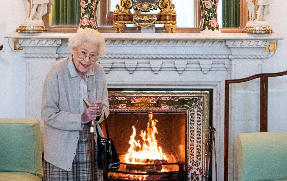 Rainha Elizabeth II em uma de suas últimas fotos oficiais na terça-feira, 6 de setembro, antes de receber Liz Truss para confirmar a passagem de governo. 