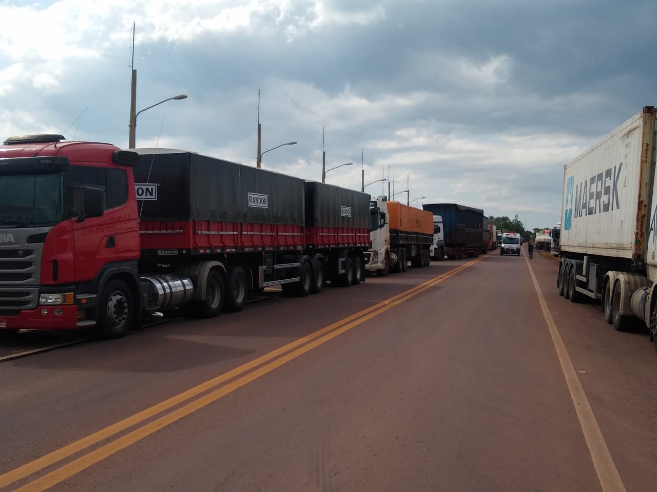 Fila de caminhões é grande