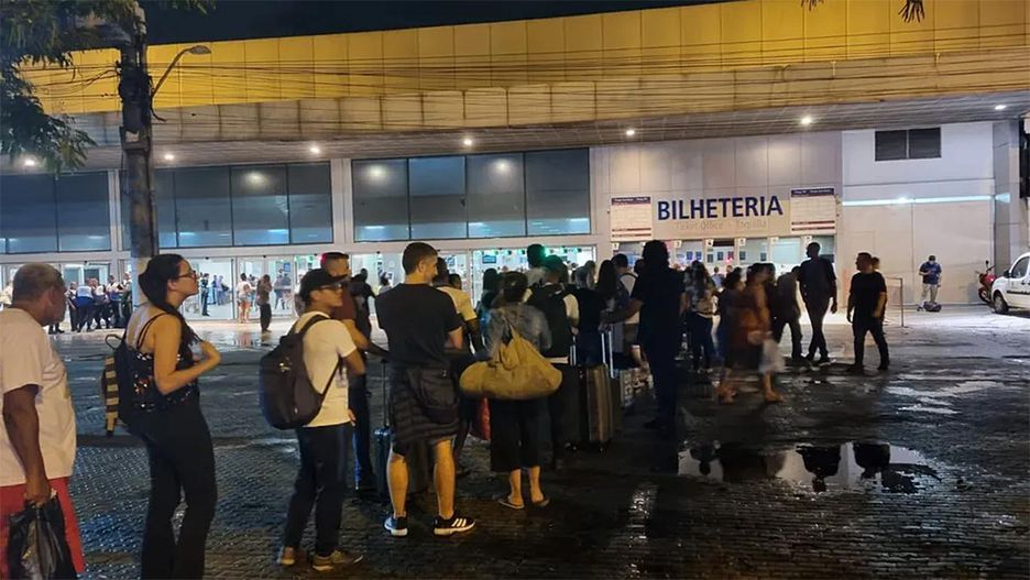 Interdição da Ponte Rio-Niterói lotou bilheteria do serviço de barcas, na noite da segunda, 14