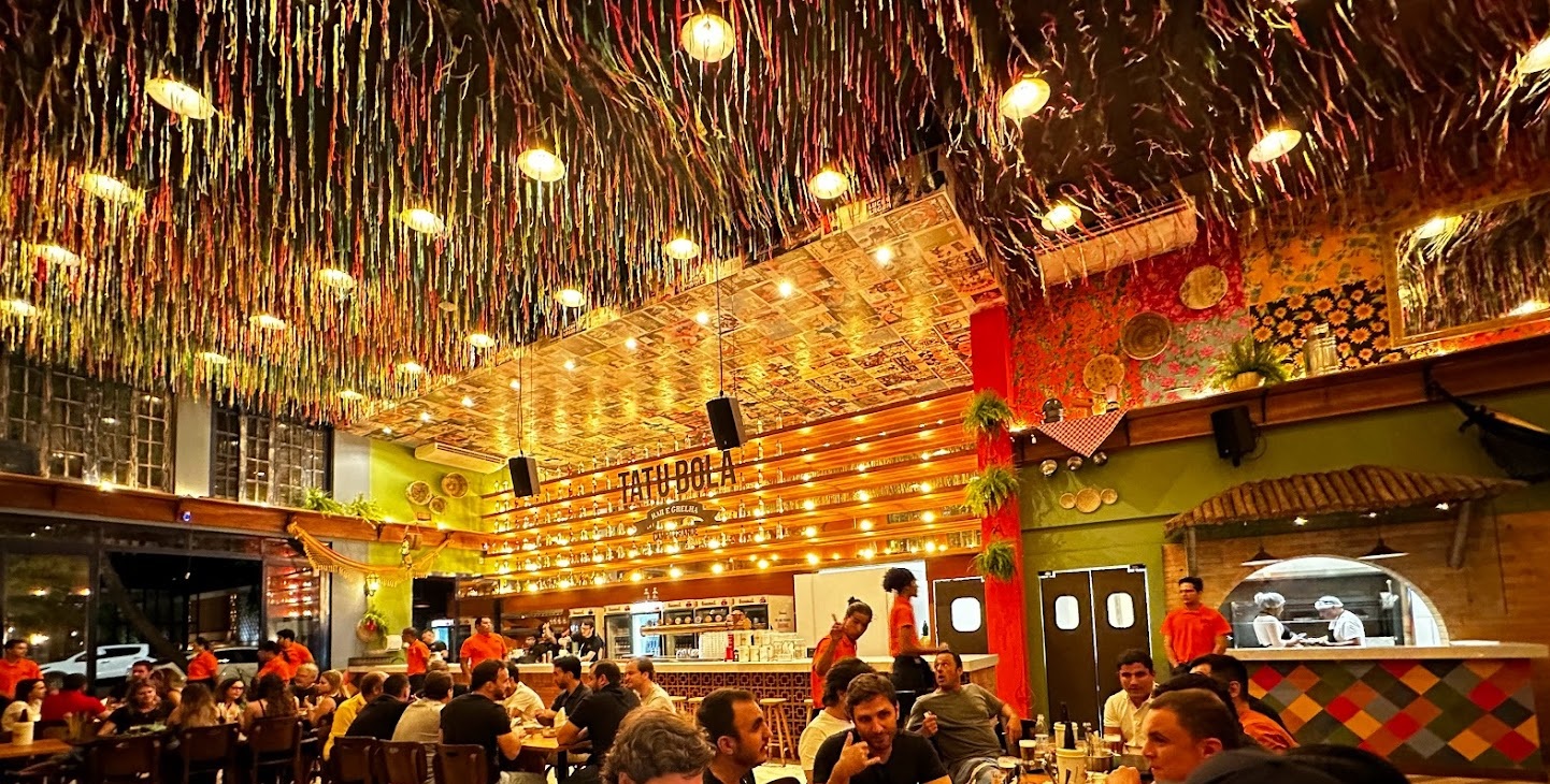 As fitas do Senhor do Bonfim são uma das marcas do novo bar na Capital 