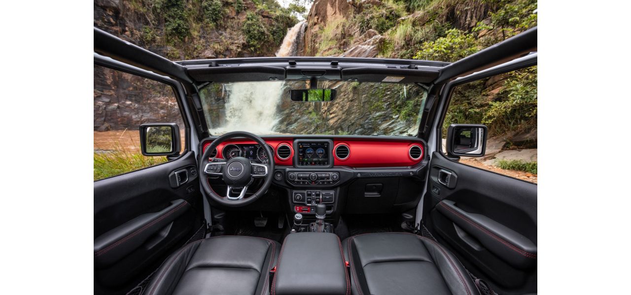 Interior do  Jeep Wrangler Rubicon