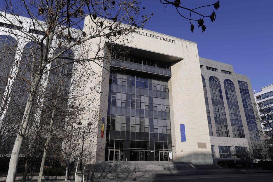 O prédio do tribunal em Bucareste, onde caso de Andrew Tate será tratado.
