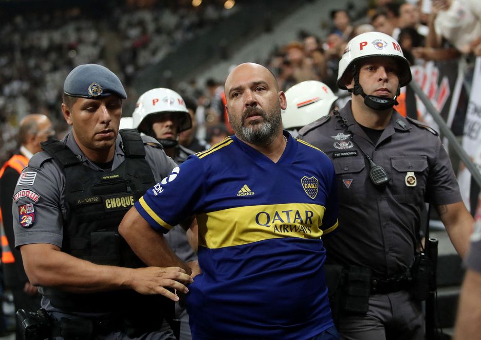 Torcedor do Boca Juniors é detido pela polícia por atos racistas durante duelo com o Corinthians, pela Libertadores