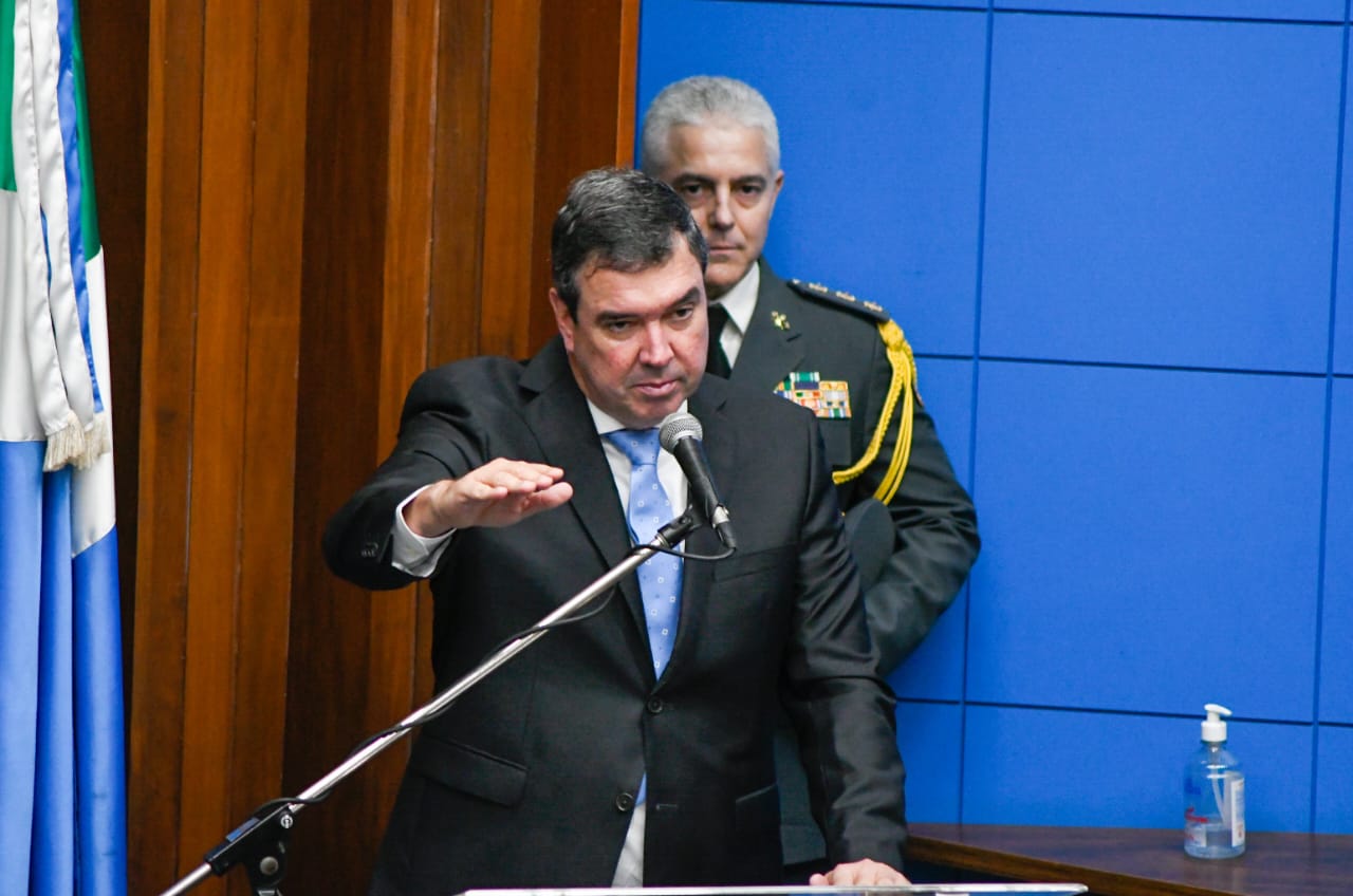 Eduardo Riedel em solenidade de passagem de faixa.