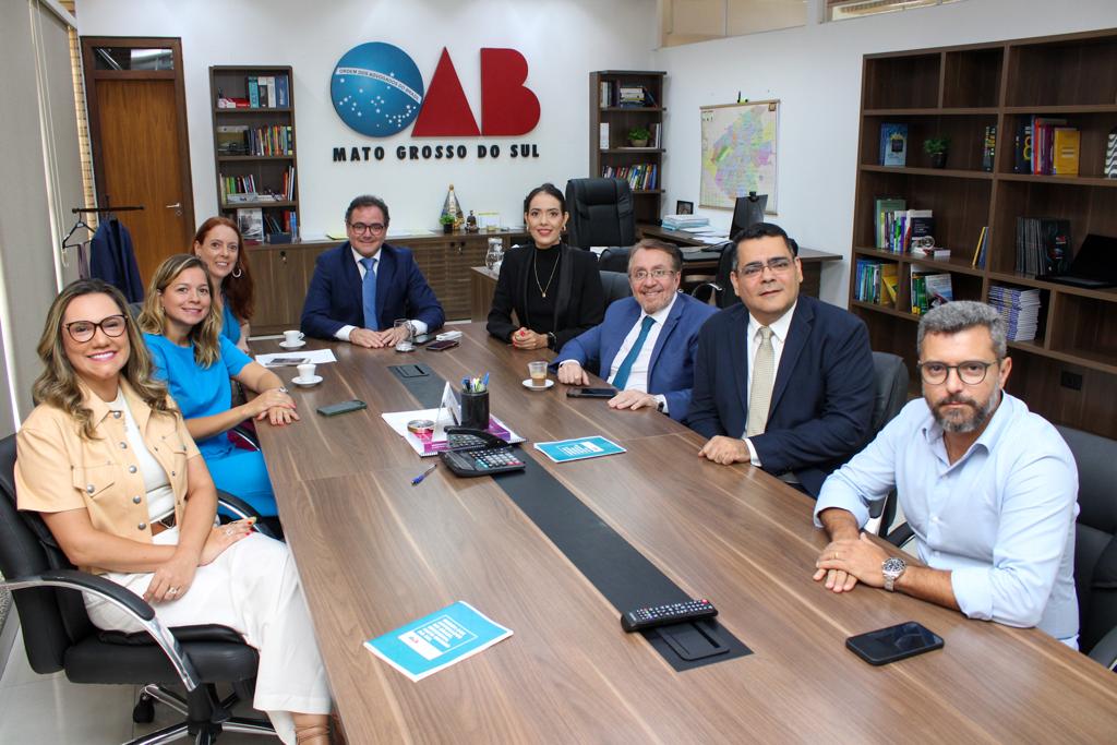  O evento contou com a presença do Presidente da OAB/MS, Bitto Pereira, a Secretária-Adjunta Janine Delgado, o membro honorário vitalício e Conselheiro Federal Mansour Karmouche, além de outros conselheiros e integrantes do TED e Comissões.