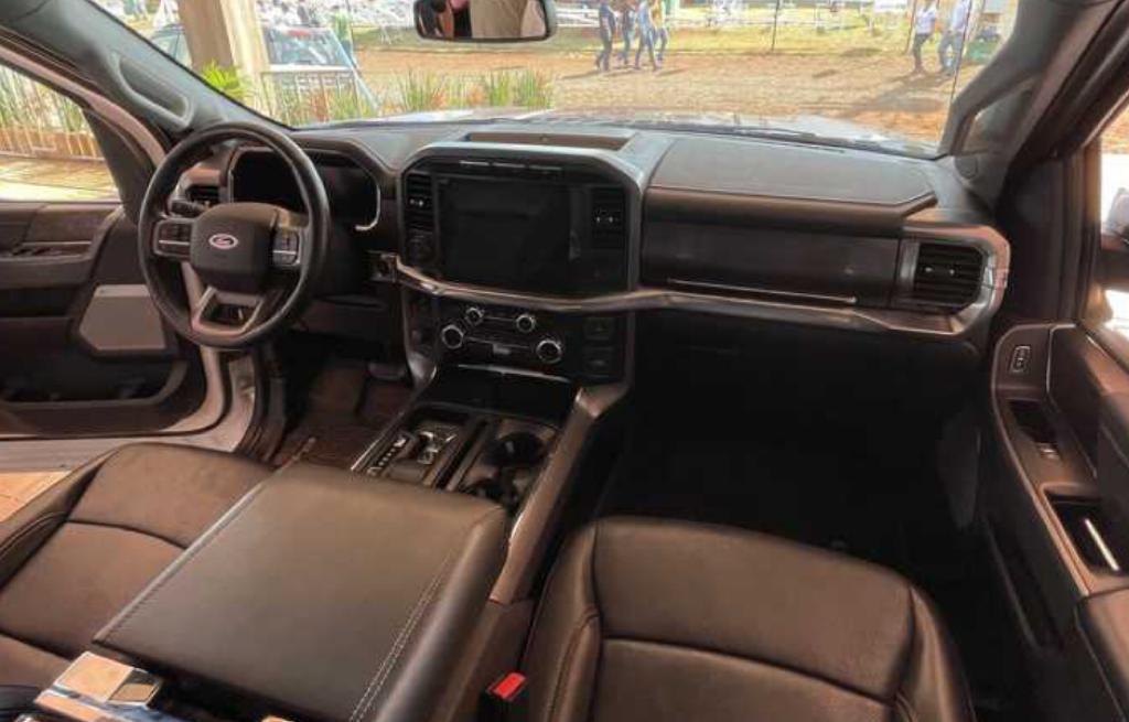 Motor V8 é o mesmo utilizado pelo Mustang, manual revela desempenho