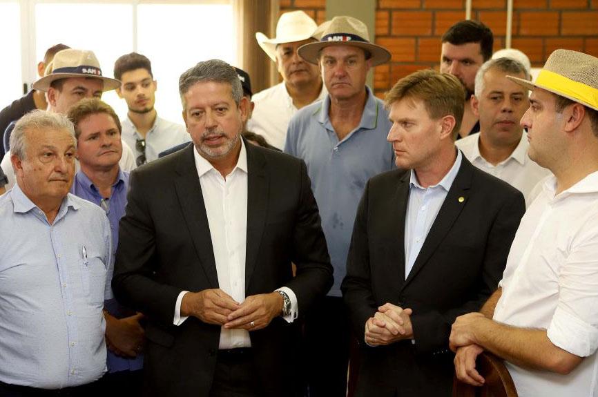 Lira visita feira rural em Cascavel (PR); presidente da Câmara quer retribuir os votos pela reeleição.
