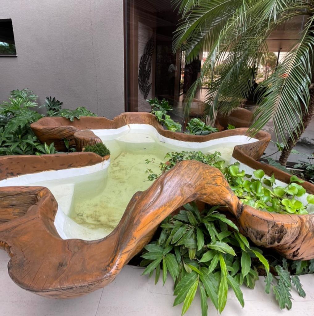 Com requinte e arquitetura inspirada no bioma tropical brasileiro. 