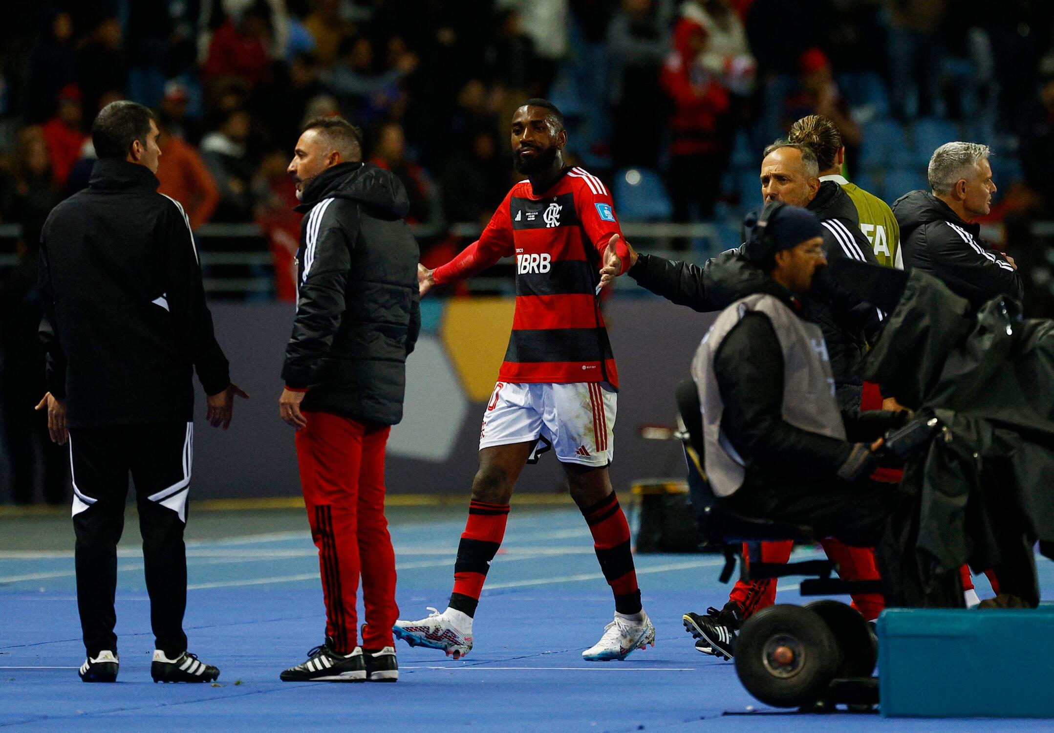 Gerson foi expulso no primeiro tempo da partida.