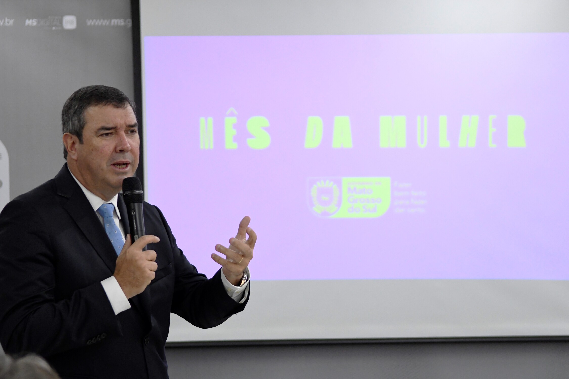Governador Eduardo Riedel durante evento