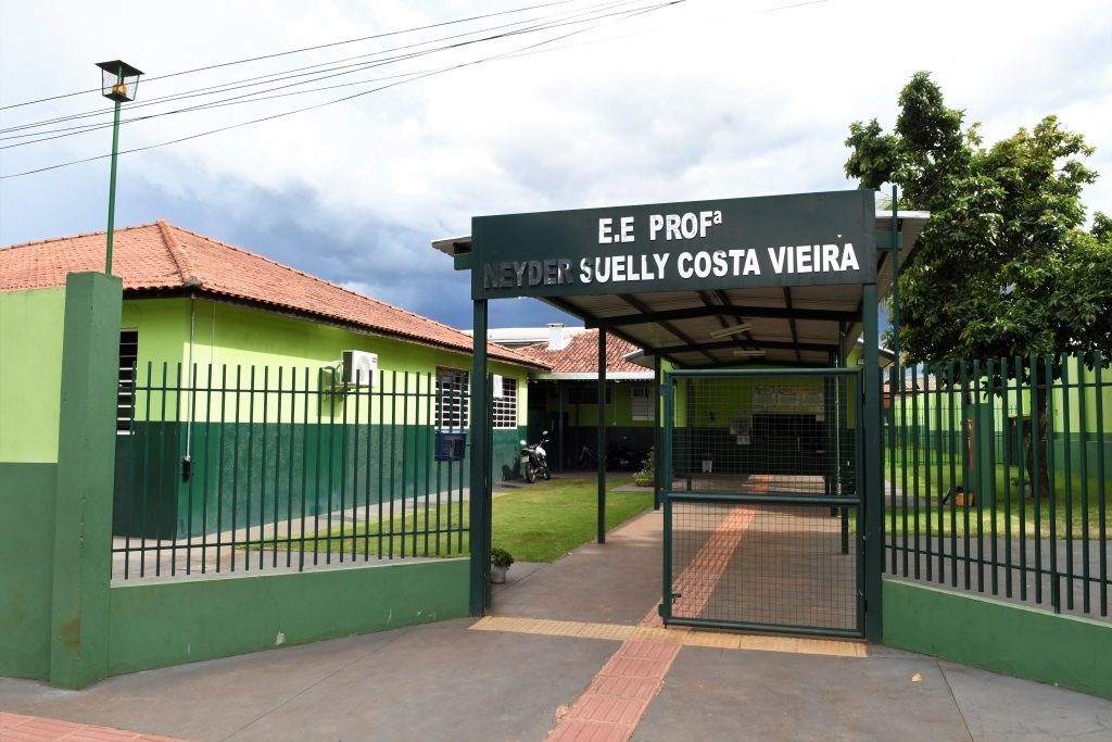 Escola Estadual Neyder Suelly Costa Vieira, no Aero Rancho