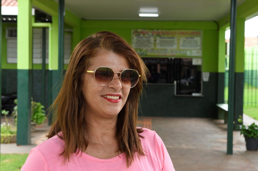 Sônia Aparecida elogia escola da filha