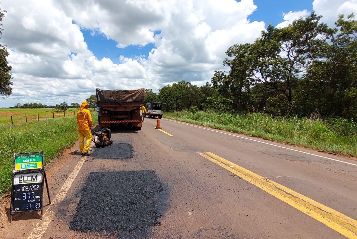 Manutenção na rodovia MS-377
