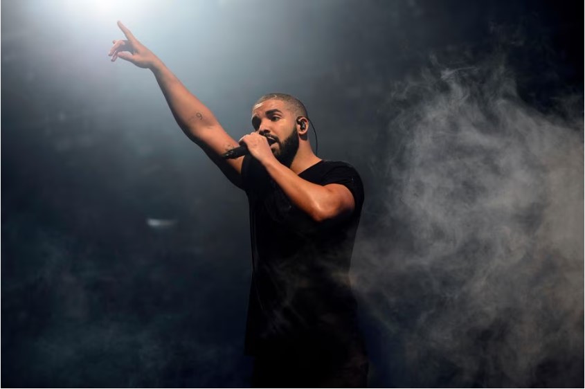 O cantor canadense Drake se apresenta em Londres, em 2015 