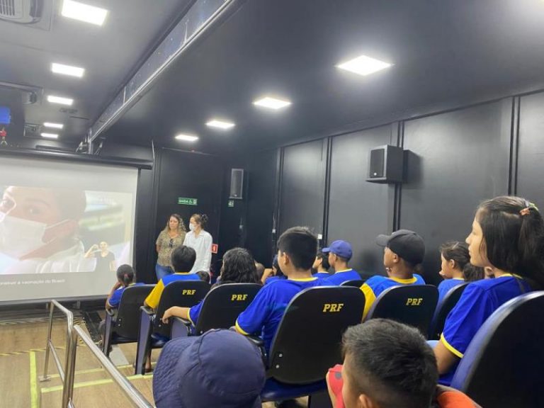 Carreta da PRF com auditório e estrutura com som e imagem 