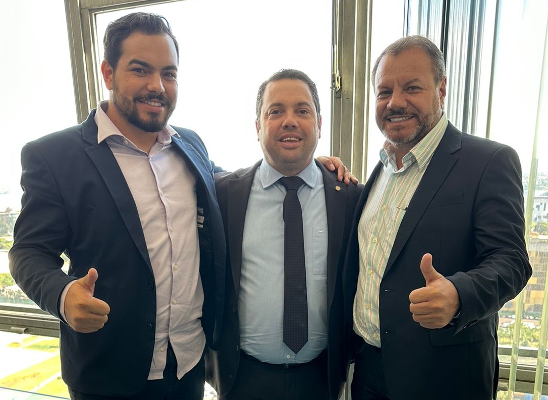  O prefeito Donizete Viaro e o deputado federal Rodolfo Nogueira (PL-MS) em uma conversa construtiva sobre projetos e iniciativas que possam trazer mais oportunidades para Paranhos.