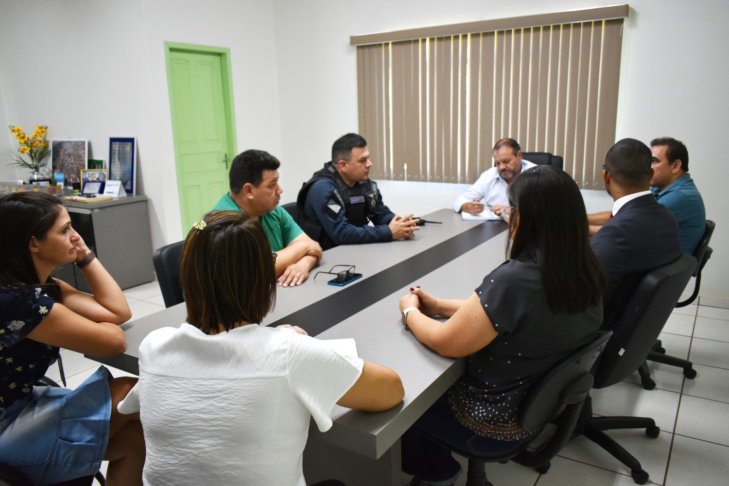 Prefeitura de Paranhos discute medidas de segurança nas escolas