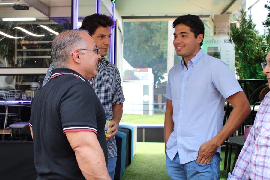 Alessandro Coelho, Marcio Martins e Enrico Feitosa trocam ideias sobre o futuro do setor agropecuário.