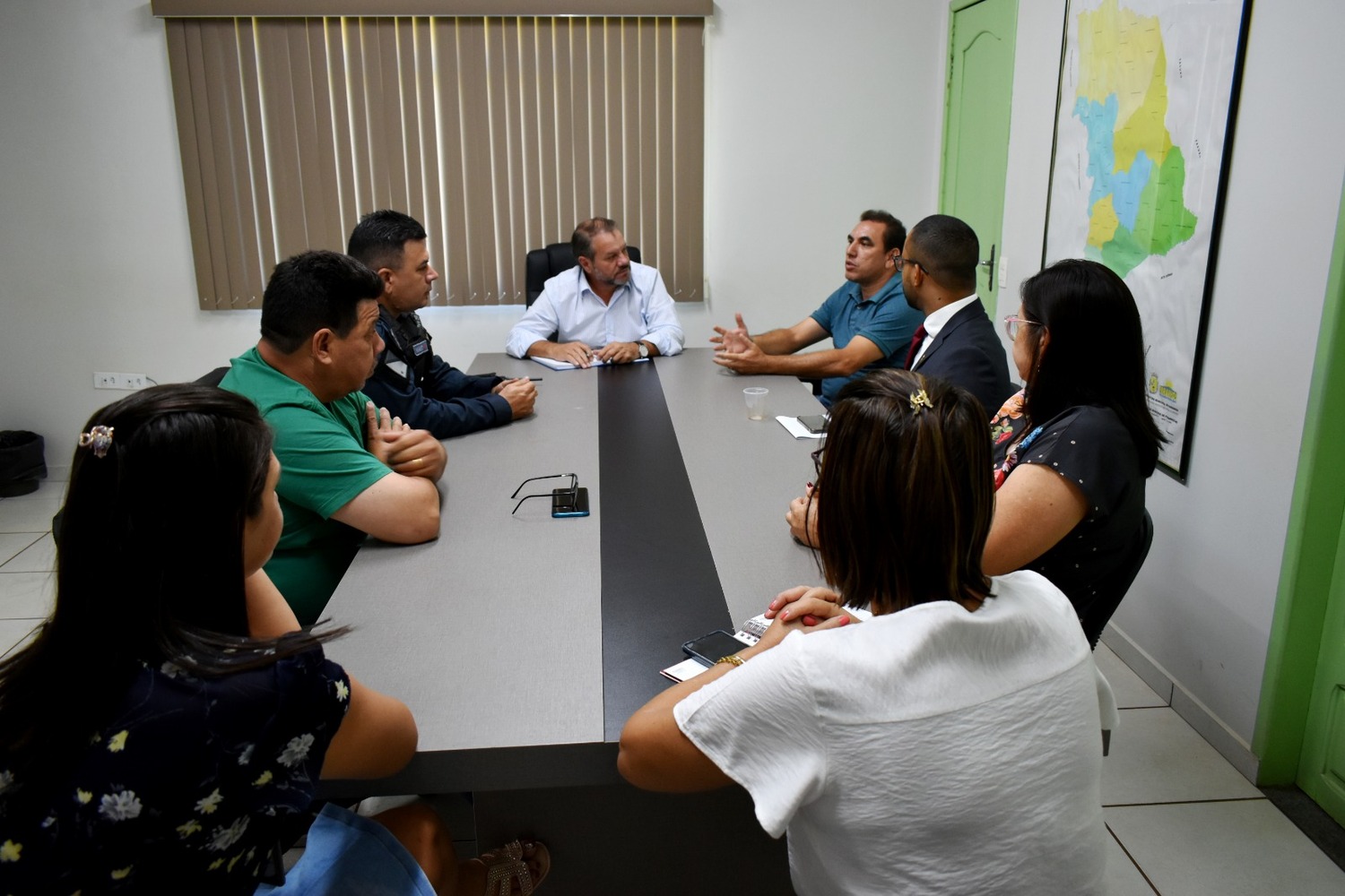 Prefeitura de Paranhos discute medidas de segurança nas escolas