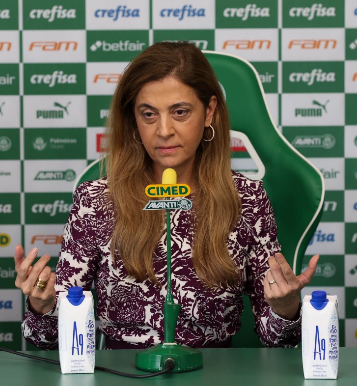 Presidente Leila Pereira, do Palmeiras, durante apresentação dos novos atletas do clube Artur e Richard Ríos, na Academia de Futebol. 