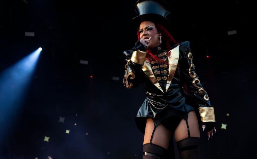 A cantora Gloria Groove está indicada ao prêmio de melhor intérprete de Música Urbana. 