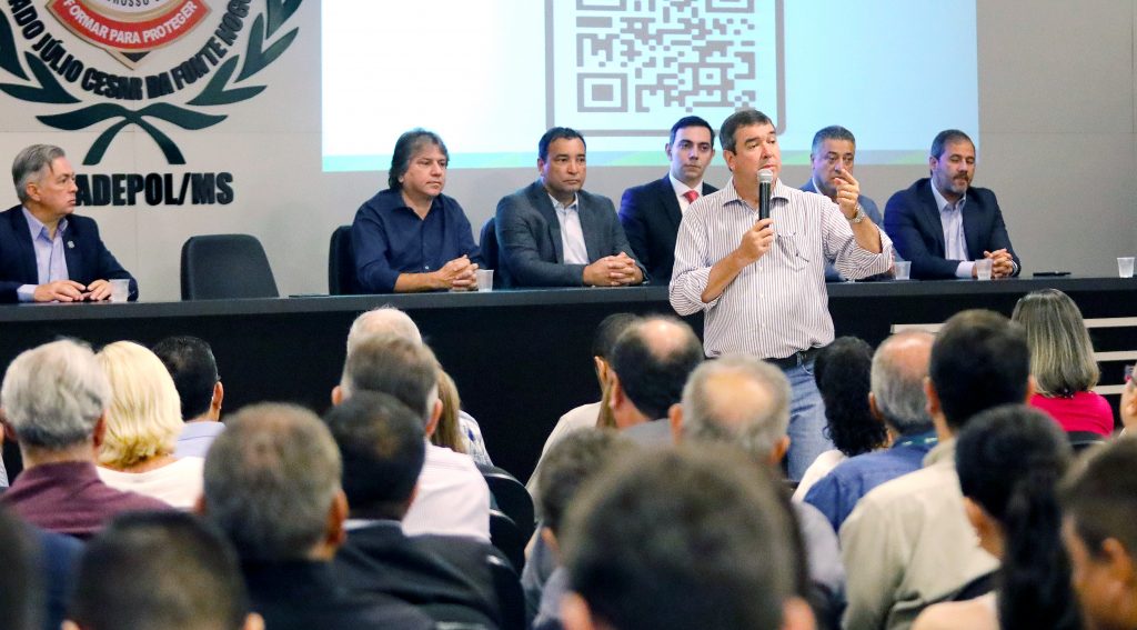 Governador durante oficina sobre contrato de gestão (Foto: Saul Schramm)