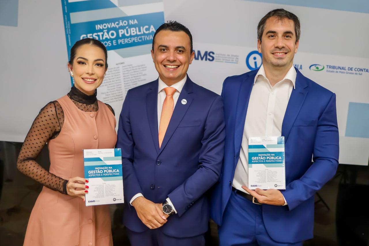 Em lançamento de livro no TCE-MS, IDAMS presta homenagem ao presidente Jerson Domingos