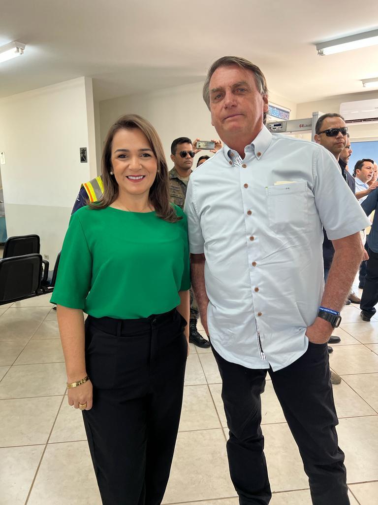 O ex-presidente Jair Bolsonaro já ligou para a prefeita, convidando-a para ingressar no PL