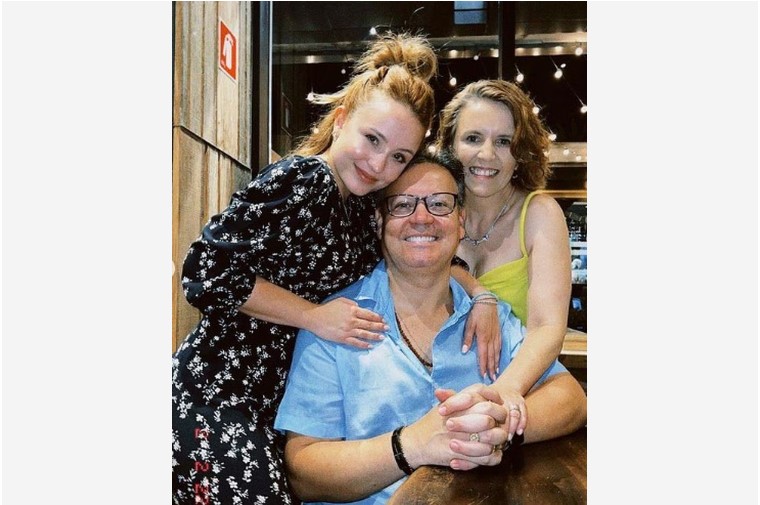 Larissa Manoela com os pais Gilberto Elias e Silvana Taques 