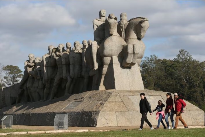 O 'Monumento às Bandeiras', em frente ao Parque Ibirapuera. A obra mais conhecida de Brecheret 