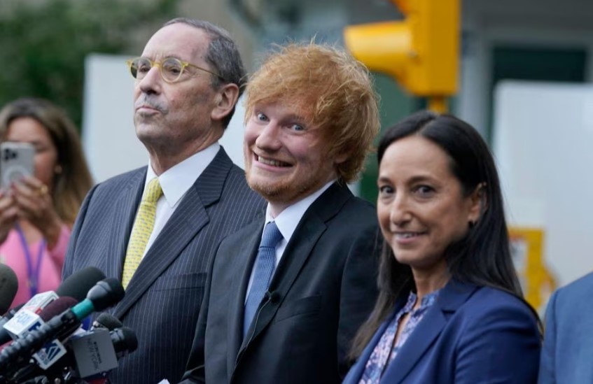 O cantor Ed Sheeran, diante do tribunal que o inocentou de acusação de plágio