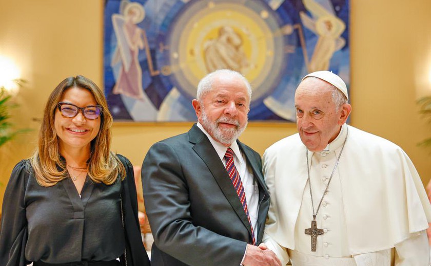 Lula e Janja se encontram com Papa Francisco.
