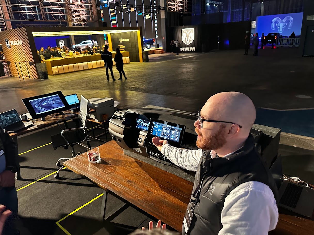 Experiência imersiva: Ram Rampage impressiona com suas telas de 10,3
